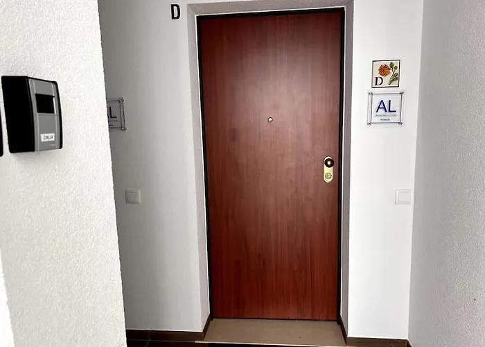 Dalia Modern Five Minutes To 아파트 Senhora da Luz