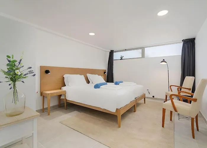 Dalia Modern Five Minutes To Senhora da Luz